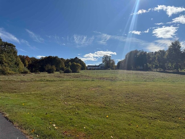 69 Putney Hill Rd in Hopkinton, NH - Building Photo - Building Photo