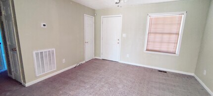 6223 Lansford Dr in Fayetteville, NC - Foto de edificio - Building Photo