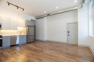 2028 N Oakley Ave in Chicago, IL - Building Photo - Building Photo