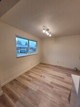 360 SE 18th Ave in Albany, OR - Foto de edificio - Building Photo