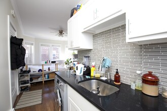 646.5 W Roscoe St in Chicago, IL - Building Photo - Building Photo