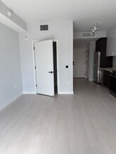 222 SE 3rd St, Unit S1 in Dania Beach, FL - Foto de edificio - Building Photo