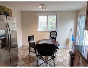 191 Kenrick St, Unit #1 in Boston, MA - Foto de edificio - Building Photo