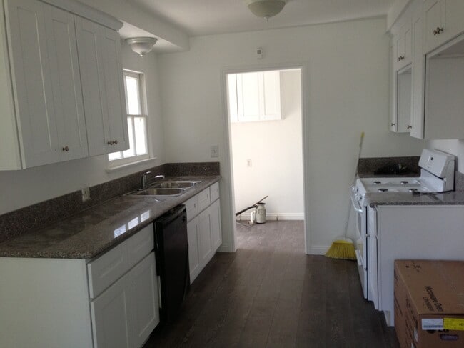 5551 Noble Ave, Unit B in Sherman Oaks, CA - Building Photo - Building Photo