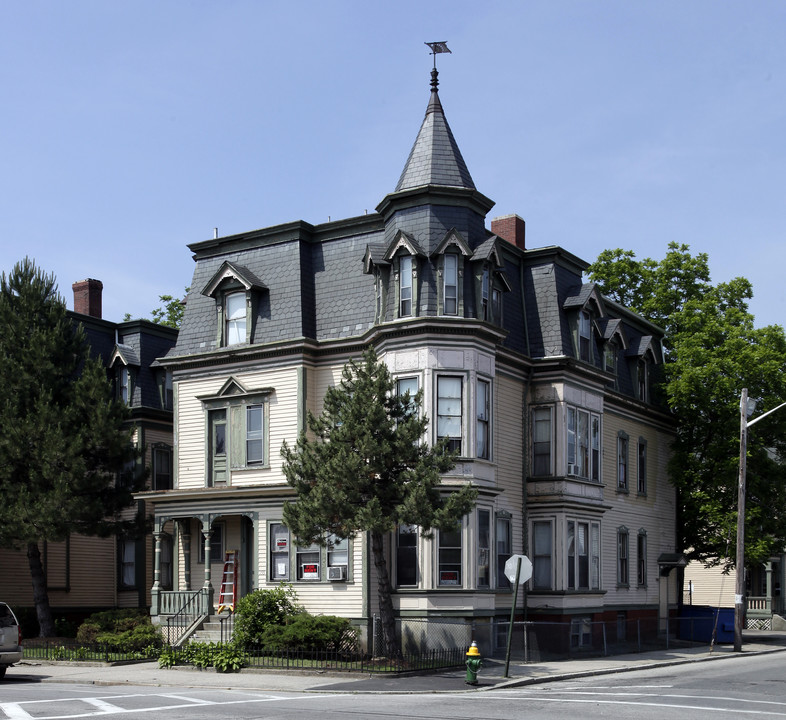 155-163 Elmwood Ave in Providence, RI - Building Photo