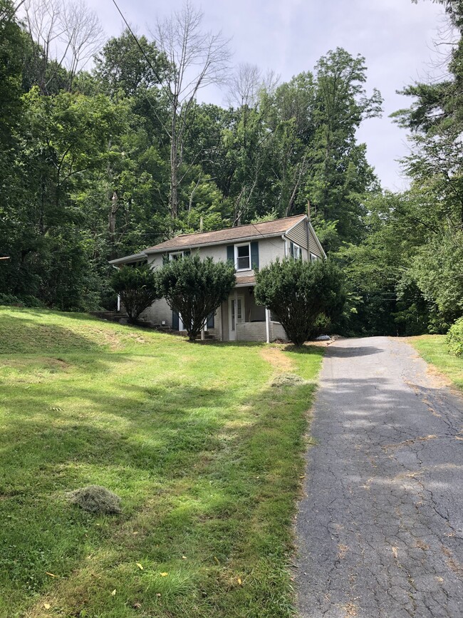 1801 Welsh Rd | Rentals in Mohnton, PA