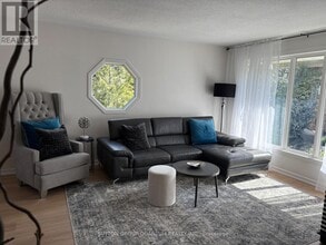 256 Cherryhill Rd in Oakville, ON - Building Photo - Building Photo