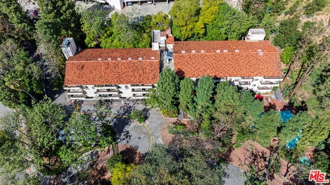 2700 Cahuenga Blvd in Los Angeles, CA - Building Photo - Building Photo