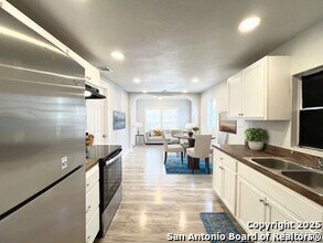 134 Arizona in San Antonio, TX - Building Photo - Building Photo