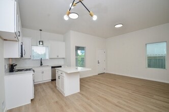 405 Clearwater St in Houston, TX - Foto de edificio - Building Photo