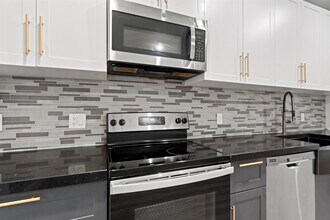 211 Baldwin Ave in Jersey City, NJ - Building Photo - Building Photo
