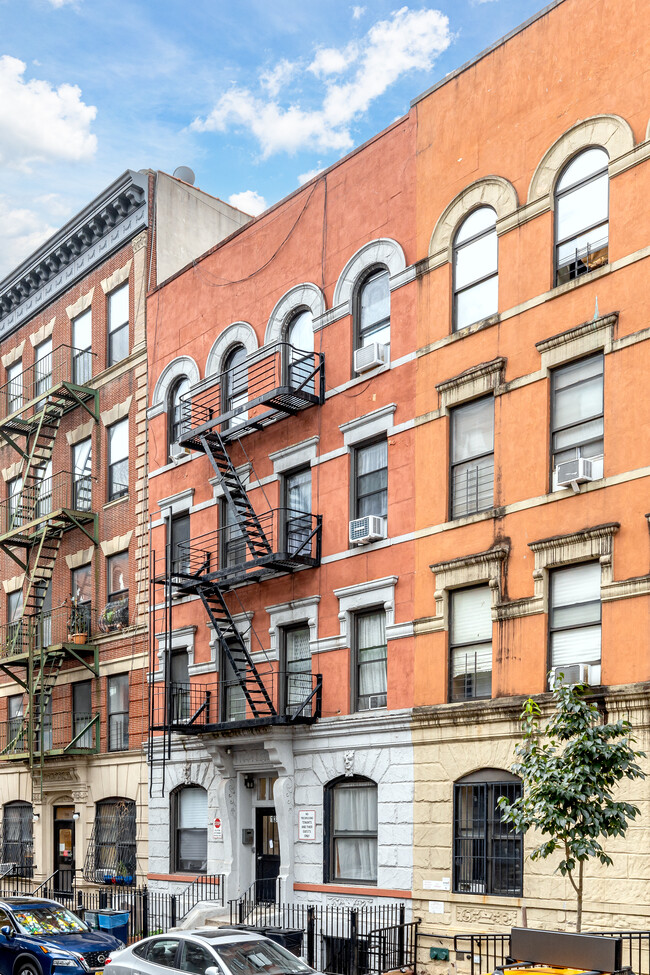 138 W 133rd St in New York, NY - Foto de edificio - Building Photo