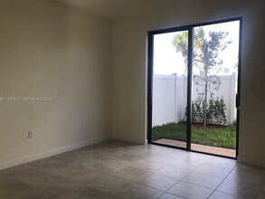 10401 W 32nd Ln in Hialeah, FL - Building Photo - Building Photo