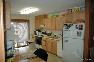 1381 S East St in Amherst, MA - Building Photo - Building Photo