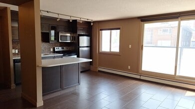Mission Apartments in Calgary, AB - Building Photo - Building Photo