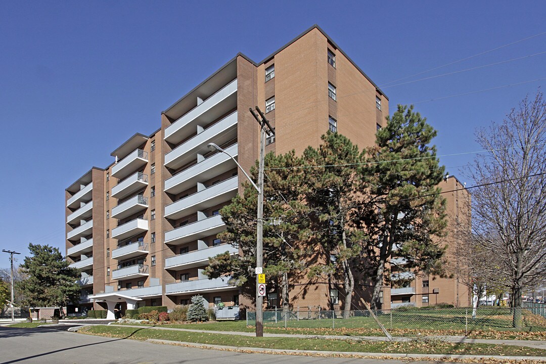1015 Roosevelt Rd in Mississauga, ON - Building Photo