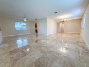 122 NW Gardner St in Boca Raton, FL - Building Photo - Building Photo