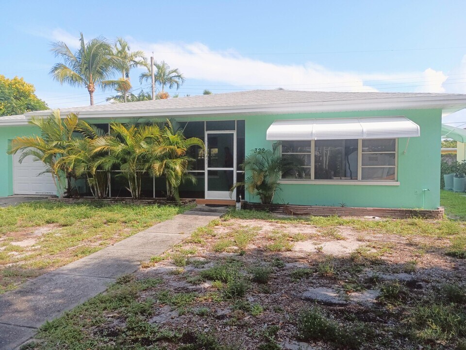 322 Vanderbilt Dr in Lake Worth Beach, FL - Building Photo