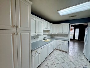 303 Waterwood Dr in Orange, TX - Building Photo - Building Photo