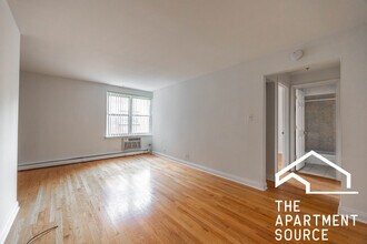 3710 N Pine Grove Ave in Chicago, IL - Building Photo - Building Photo