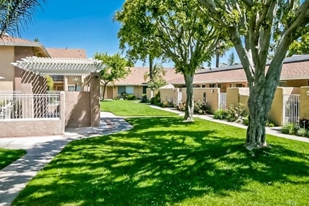 Atrium Gardens in Anaheim, CA - Building Photo - Building Photo