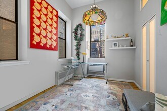 32 W 40th St in New York, NY - Building Photo - Building Photo