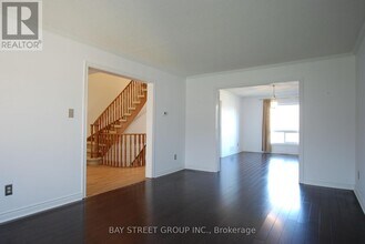 188 Timpson Dr in Aurora, ON - Building Photo - Building Photo