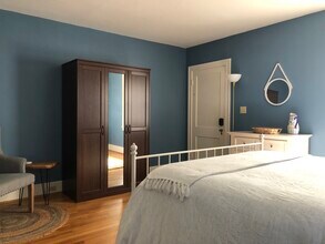 109 Vintage Ave, Unit Henny's Haven in Winston-Salem, NC - Foto de edificio - Building Photo