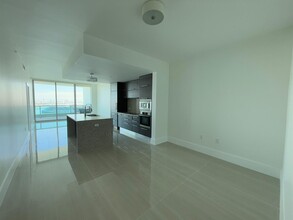 900 Biscayne, Unit 2807 in Miami, FL - Foto de edificio - Building Photo