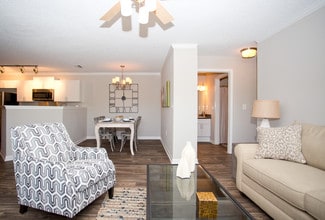 1322 North Apartments in Auburn, AL - Building Photo - Interior Photo