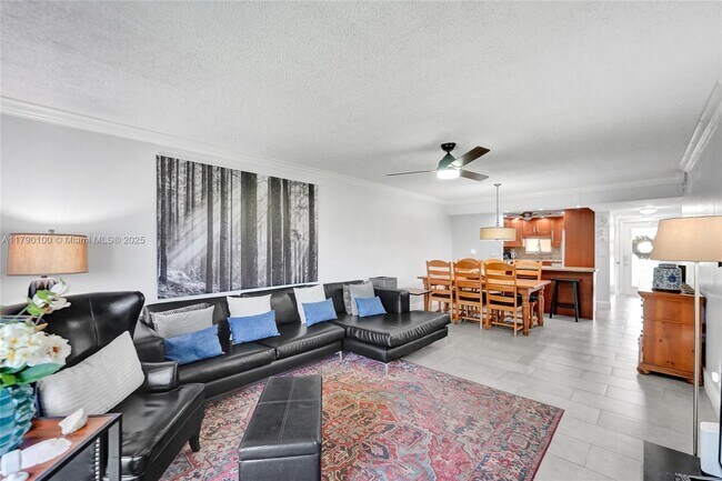 property at 830 S Hollybrook Dr