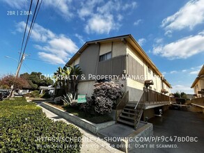 852 Orizaba Ave-Unit -11 in Long Beach, CA - Foto de edificio - Building Photo