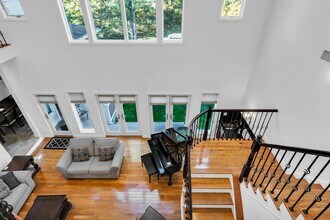 10 Bay Woods Dr in Hampton Bays, NY - Foto de edificio - Building Photo