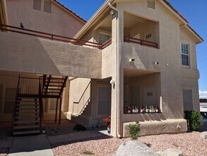520 Arrowhead Trl in Henderson, NV - Building Photo - Building Photo