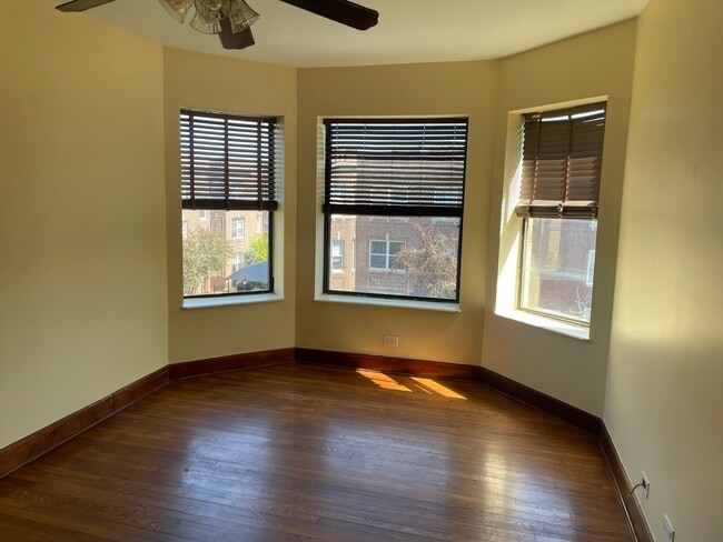 4922 N Kedzie Ave, Unit 3E in Chicago, IL - Foto de edificio - Building Photo