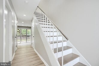 5520 Vantage Point Rd in Columbia, MD - Building Photo - Building Photo
