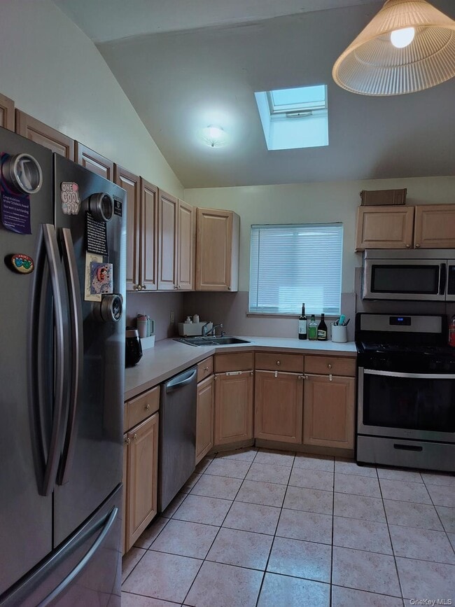 57 Dunwood Rd in Port Washington, NY - Building Photo - Building Photo