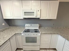 6112 Forest Hill Blvd in West Palm Beach, FL - Building Photo - Building Photo