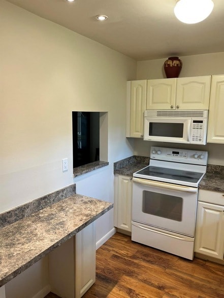 225 Bonnie Blvd, Unit 1120 in Palm Springs, FL - Building Photo - Building Photo