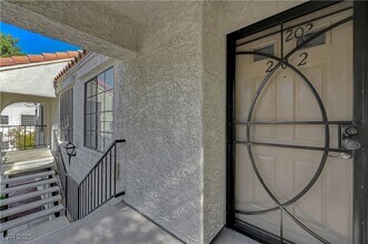 4730 Nara Vista Way in Las Vegas, NV - Building Photo - Building Photo