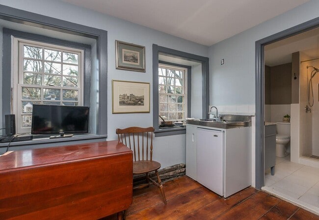 570 Mill Rd, Unit rental apartment in Havertown, PA - Building Photo - Building Photo