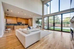 4215 Nashwood Ln in Dallas, TX - Building Photo