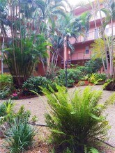 2861 Somerset Dr in Lauderdale Lakes, FL - Building Photo - Building Photo