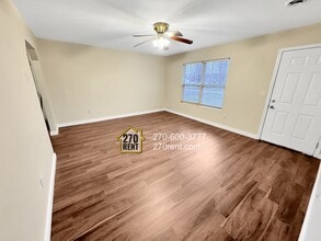 403 E 7th St in Hardinsburg, KY - Building Photo - Building Photo