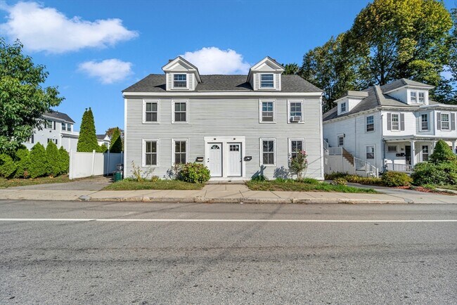 303 S Main St in Haverhill, MA - Foto de edificio - Building Photo