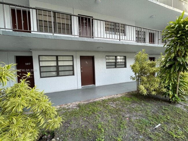 1335 W 68th St in Hialeah, FL - Building Photo - Building Photo