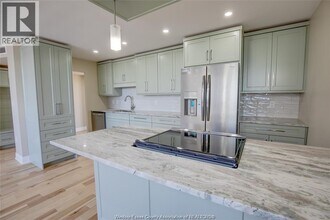 111 Riverside Dr E in Windsor, ON - Building Photo - Building Photo