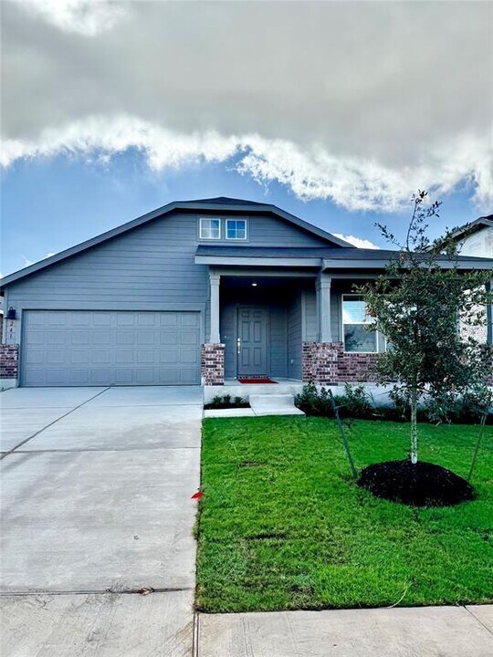 241 Seven Seas Dr in Kyle, TX - Building Photo