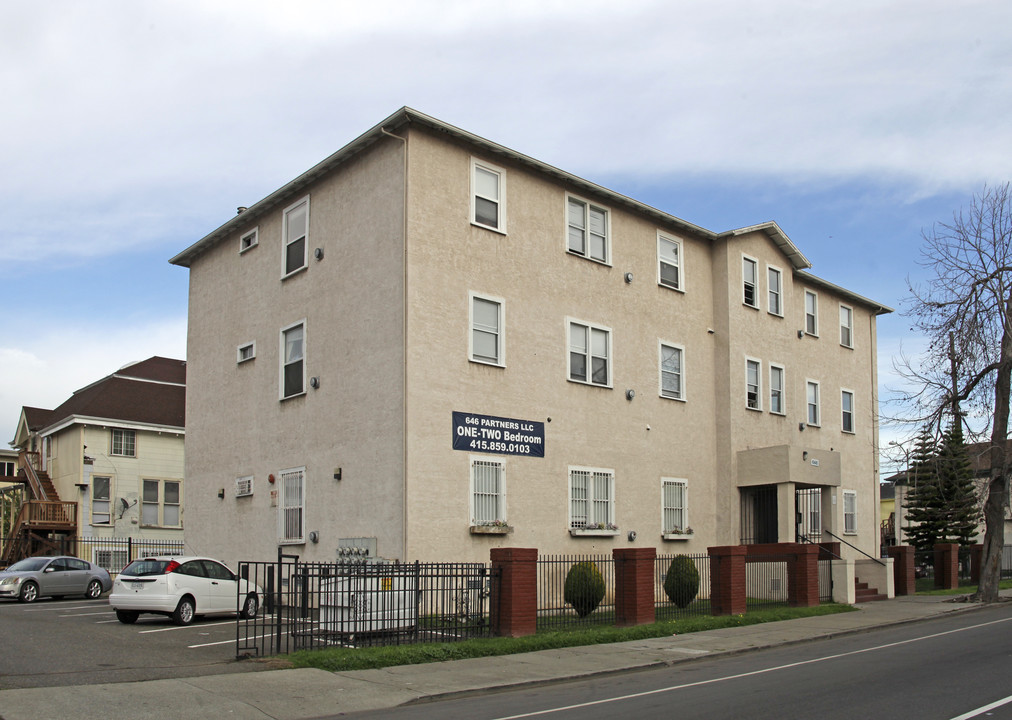 The Foothill Apartments in Oakland, CA - Building Photo