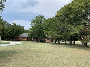 5922 Harberson Rd in Sanger, TX - Building Photo - Building Photo